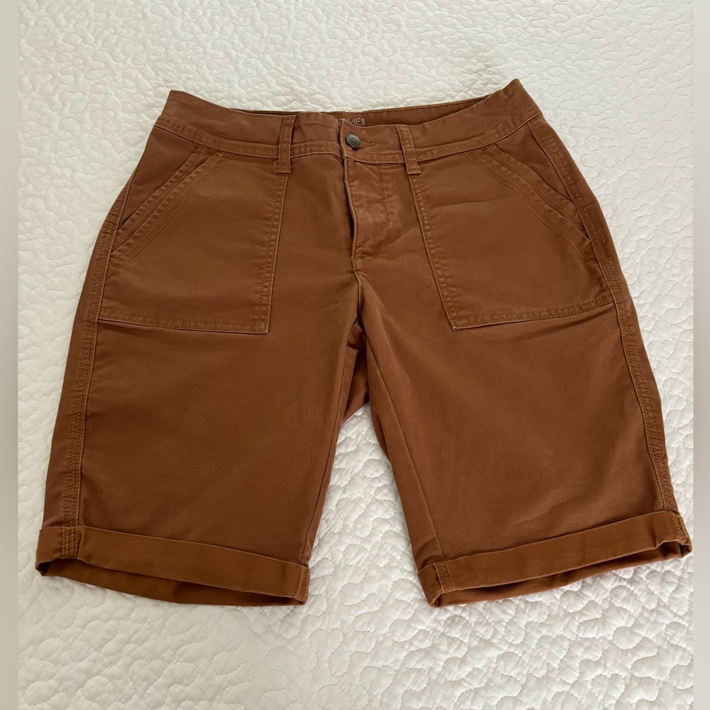 TIME and TRU- Brown Shorts- Ladies Size 6- Good Condition
